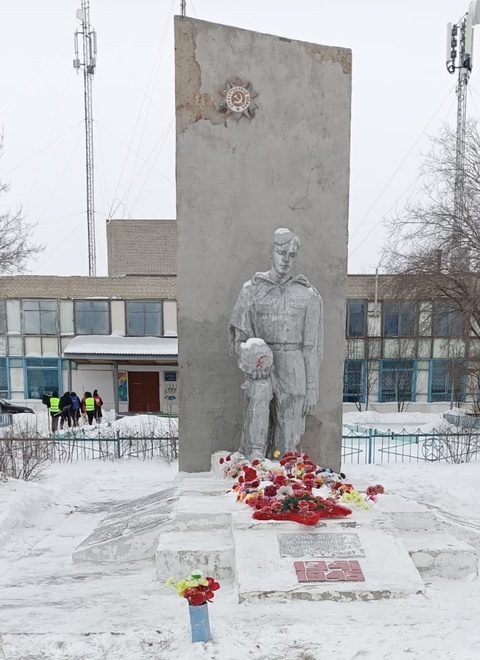 Акция &amp;quot;Расчистка памятника погибшим войнам&amp;quot;.