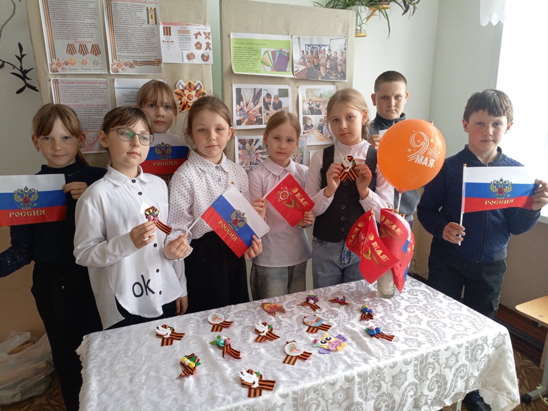 Творческая выставка работ обучающихся объединения &amp;quot;Мир фоамирана&amp;quot;.